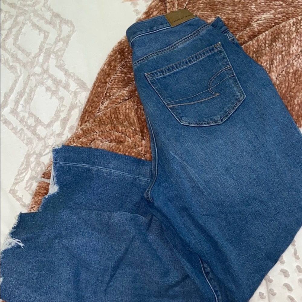 ✨✨NWOT: American Eagle Mom Jeans